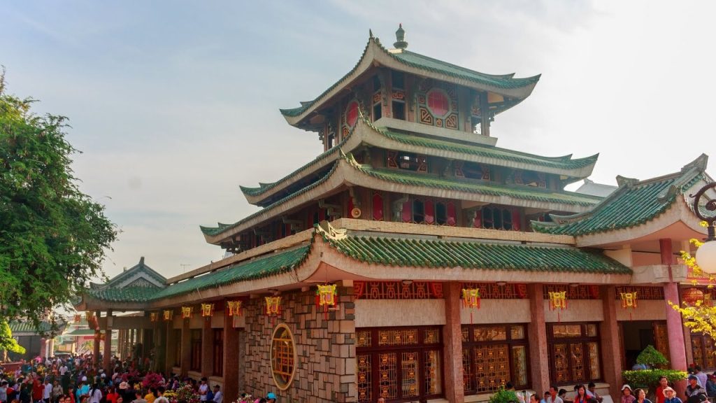 Miếu Bà Chúa Xứ Núi Sam, điểm đến tâm linh trứ danh Nam Bộ